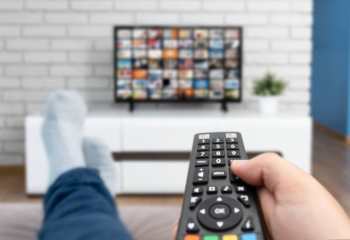 İŞÇİNİN MESAİ SAATLERİ İÇİNDE KENDİSİNE VERİLEN GÖREVLERİ YAPMAYIP TV İZLEMESİ İŞVEREN AÇISINDAN HAKLI FESİH NEDENİDİR. 